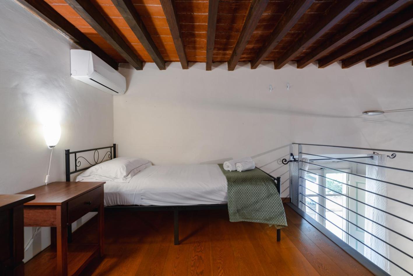 Apartment Piazza Dei Ciompi With Private Garden