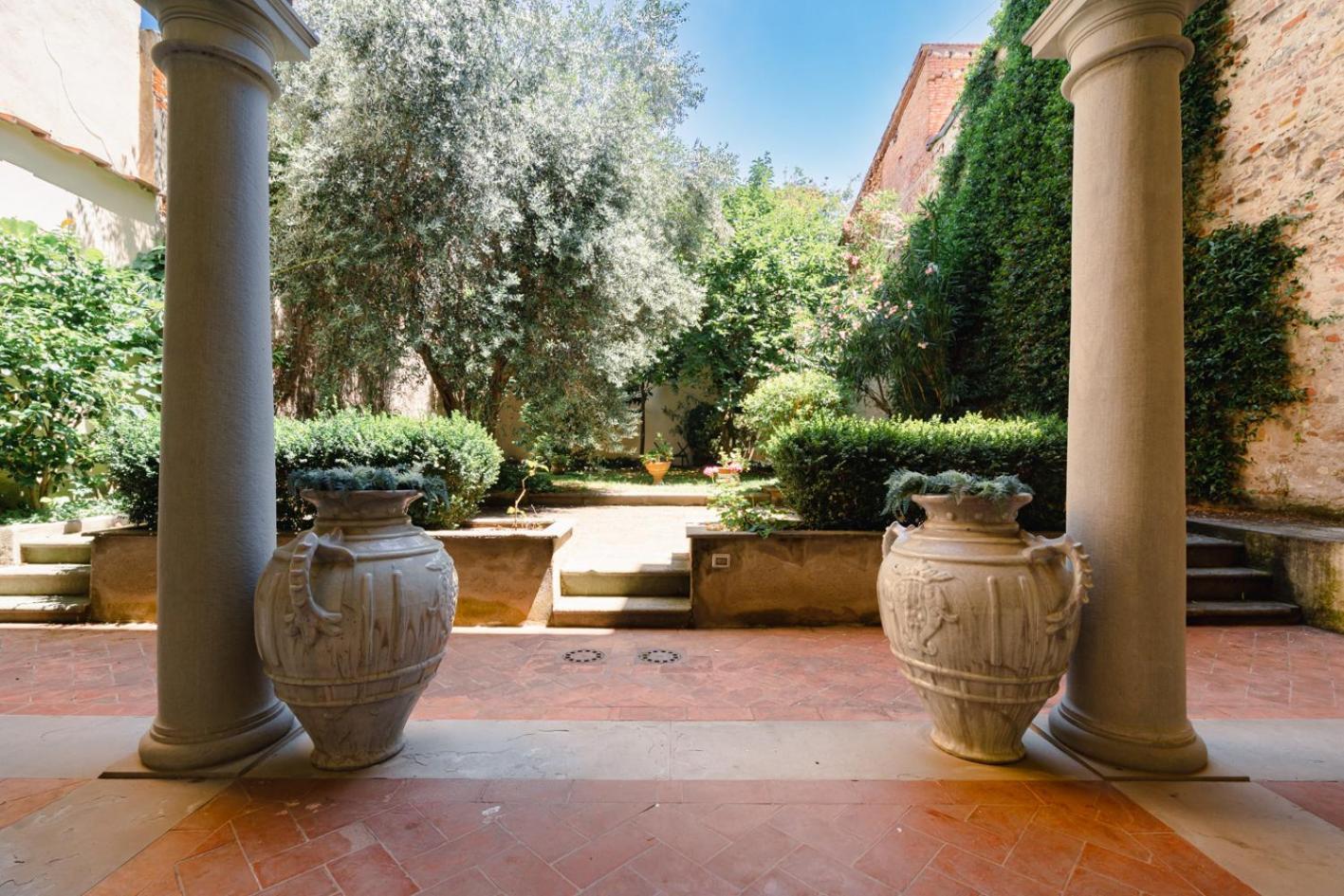 Piazza Dei Ciompi With Private Garden Apartment *